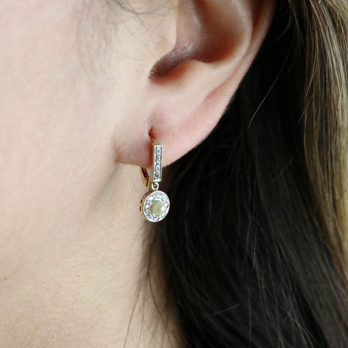 Boucles d'oreilles Dormeuses en or jaune, perles et diamants