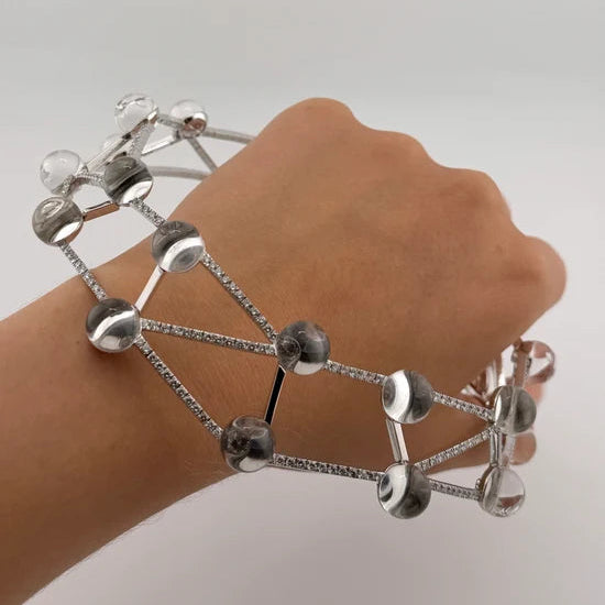 Collier Ras de Cou CARTIER "Les Molécules" en or blanc et cristal de roche