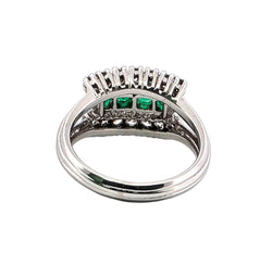 Bague en or blanc, émeraudes et diamants