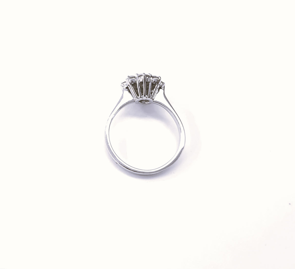 Bague Marguerite en or blanc et diamants