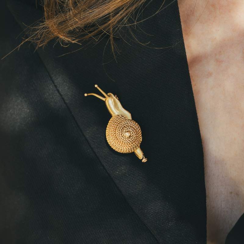 Broche Épingle HERMÉS "Escargot" en or jaune