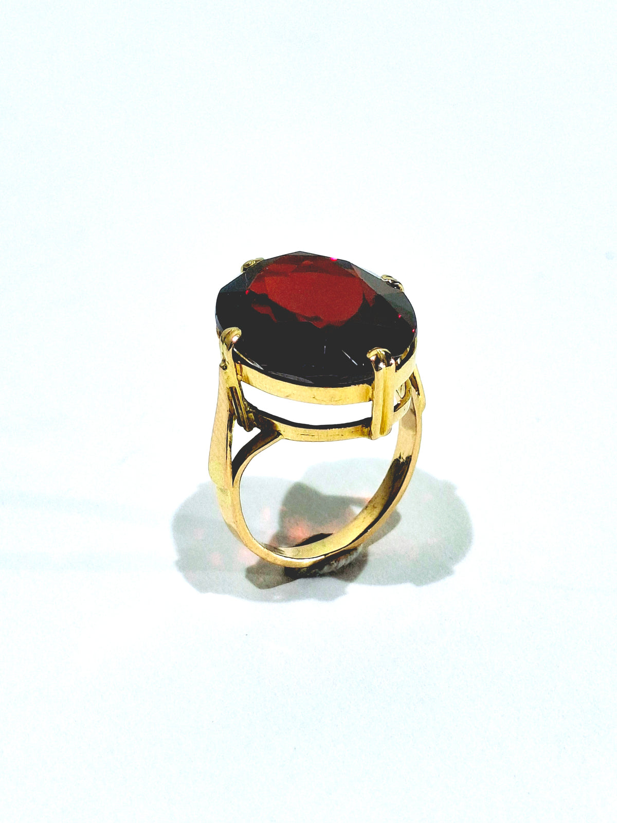 Bague Cocktail en or champagne et grenat