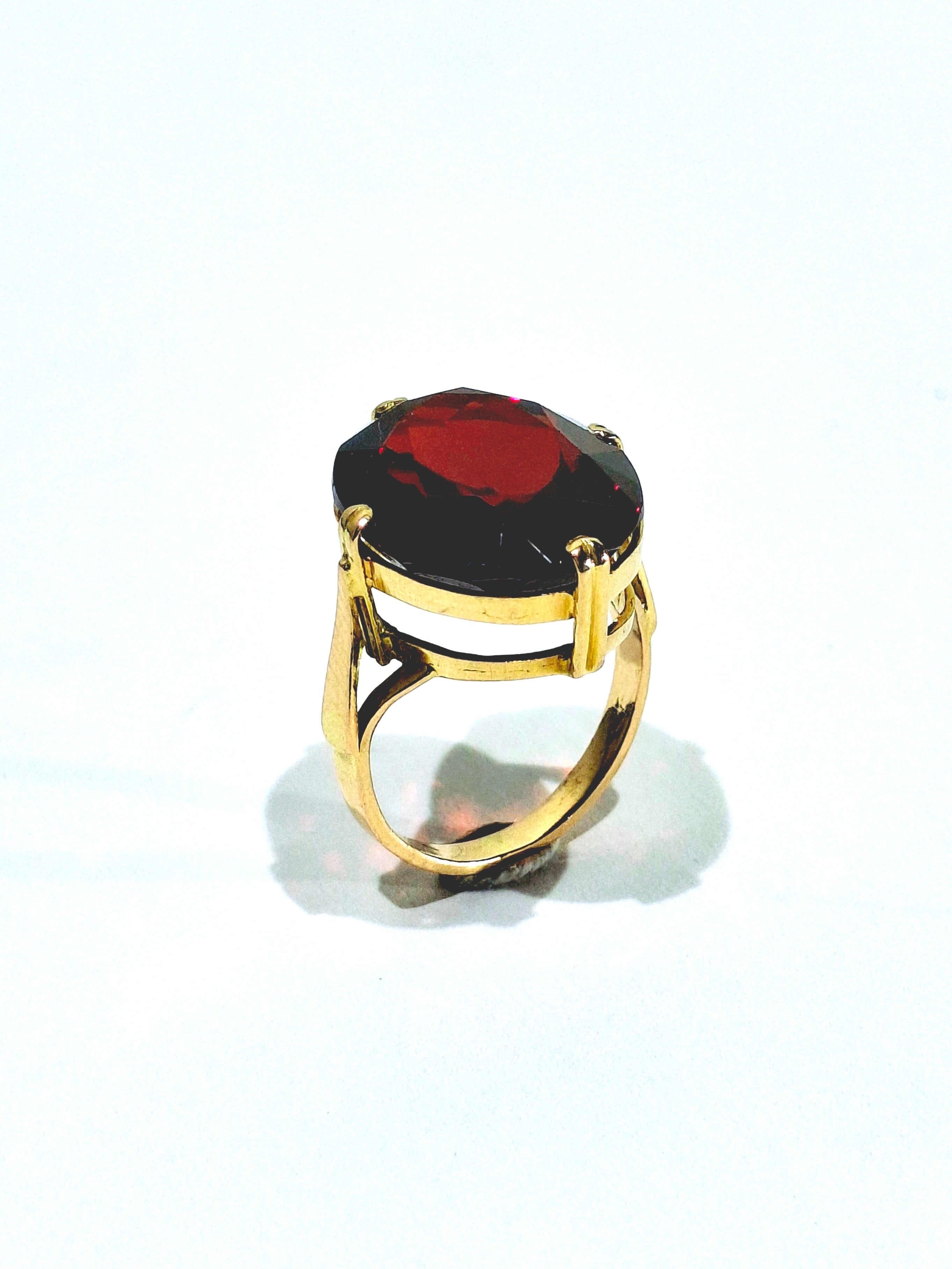 Bague Cocktail en or champagne et grenat