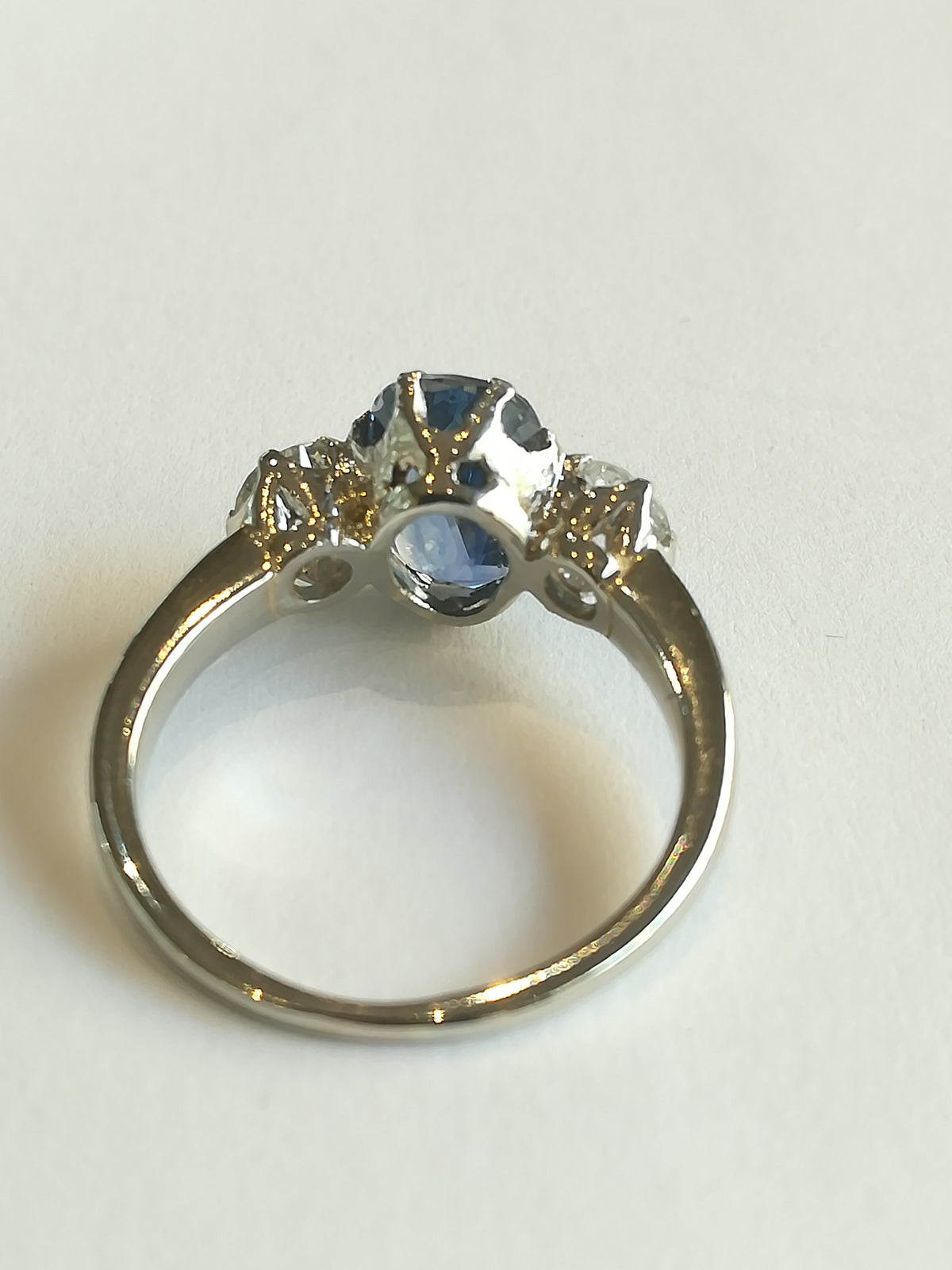 Bague Trilogie en or blanc, saphir et diamants