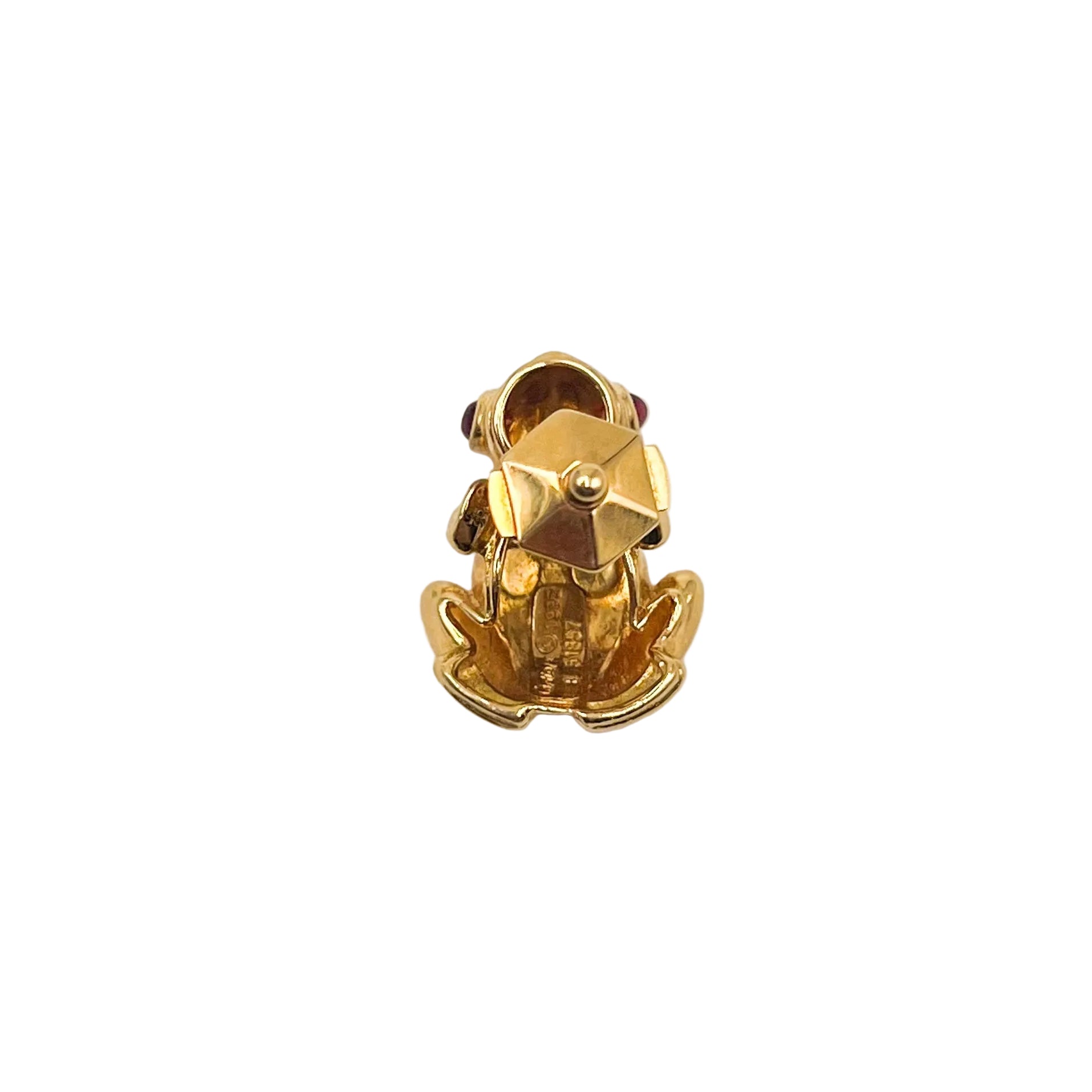 Broche Pin CARTIER "Grenouille" en or jaune, émail et rubis