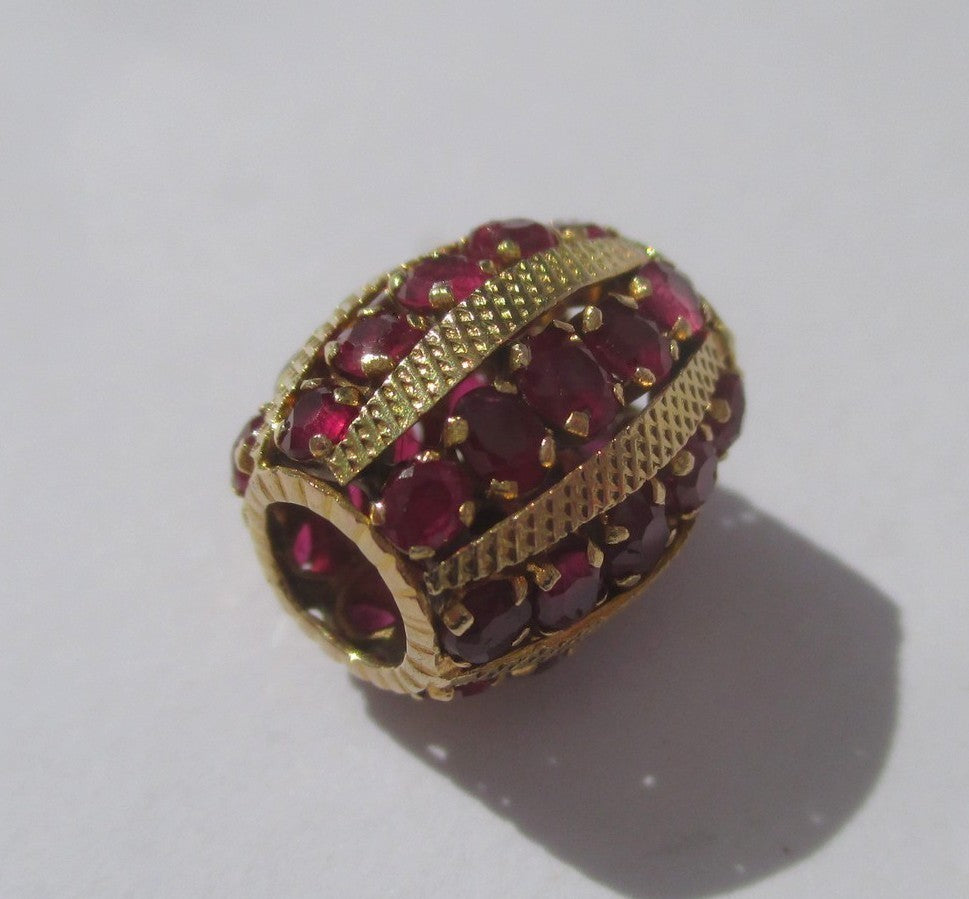 Pendentif en or jaune et rubis