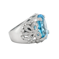 Bague Entourage en or blanc, topaze et diamants