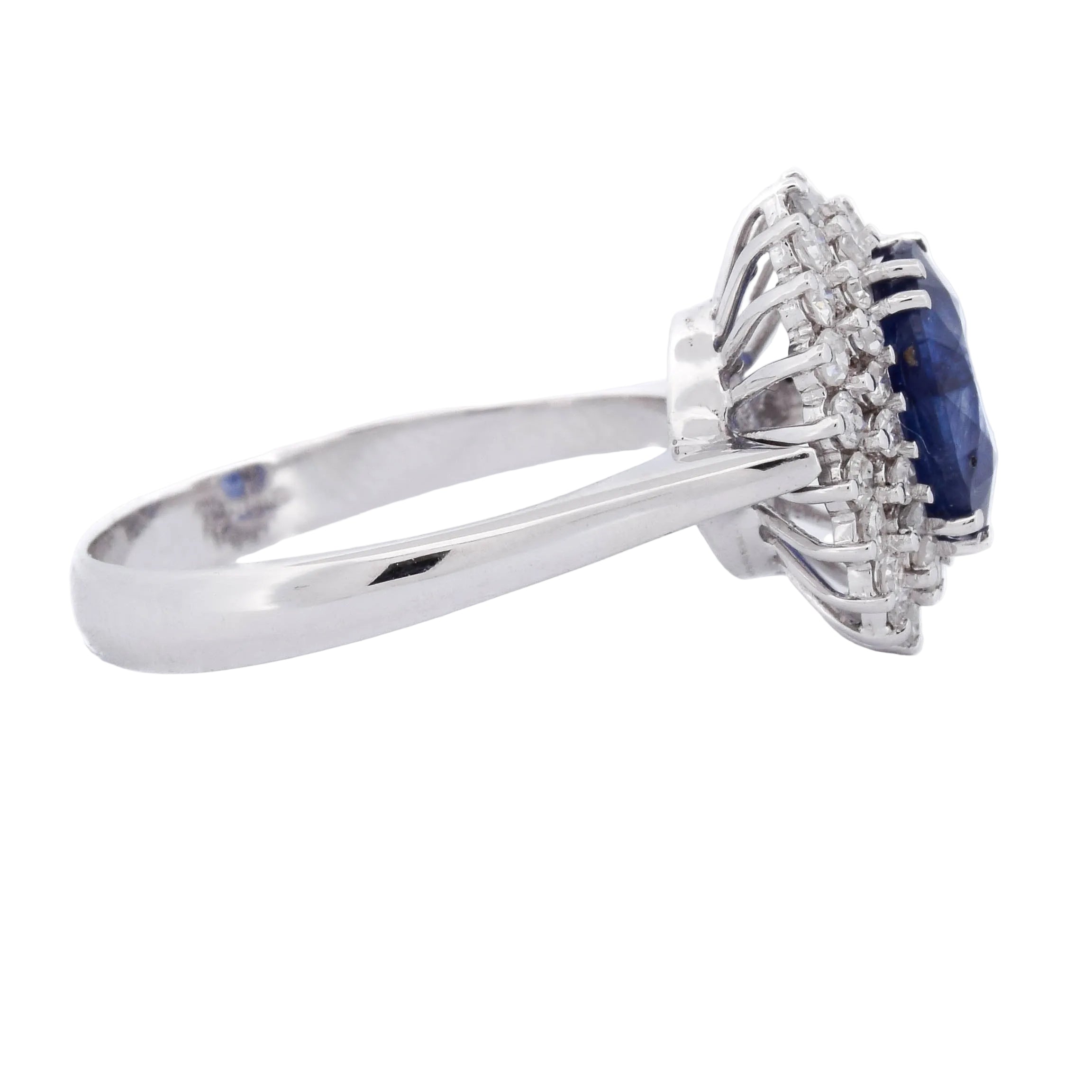 Bague Entourage en or blanc, saphir et diamants