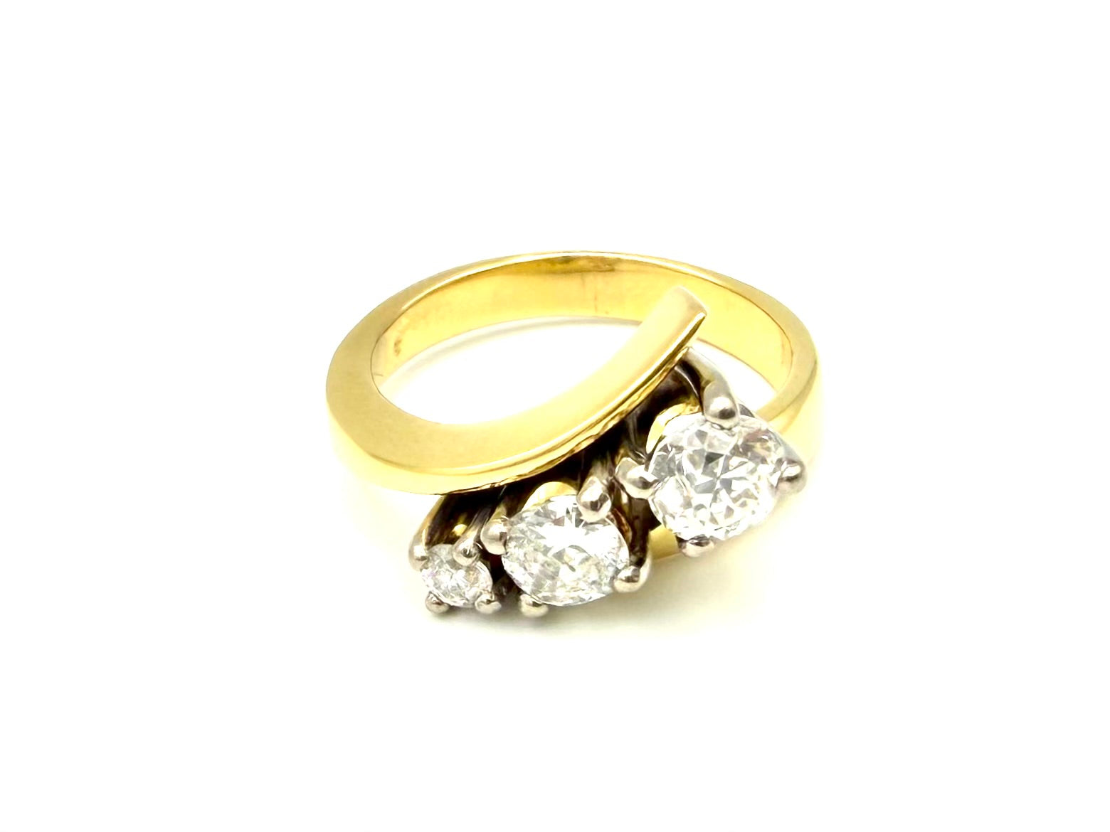Bague vintage 2 ors  et diamants