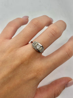 Bague or blanc  et diamants
