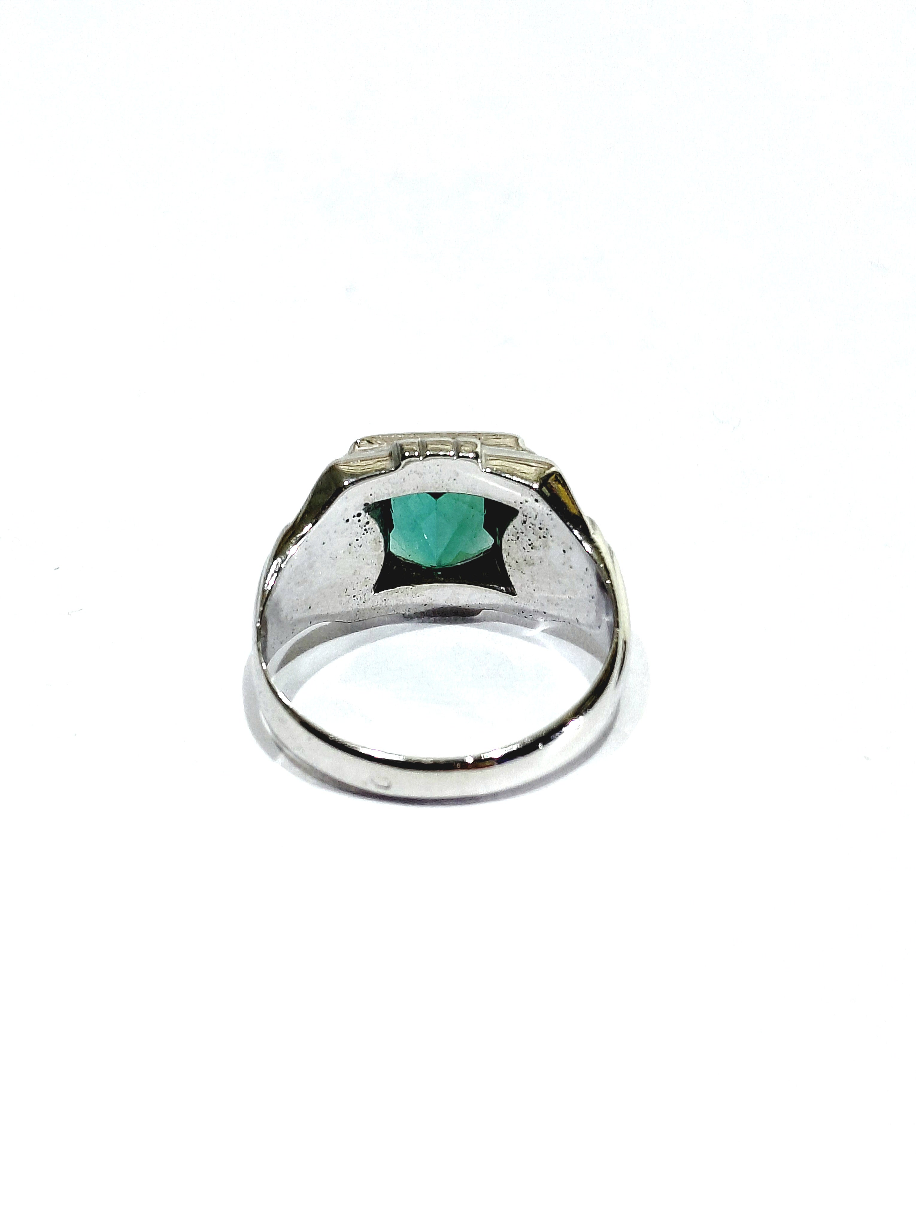 Bague Art Déco en or blanc et tourmaline verte