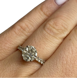 Bague Solitaire en or blanc et diamants
