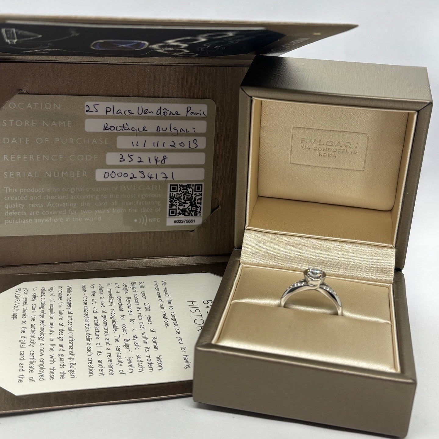 Bague Solitaire BULGARI "Incontro D'Amore" en platine et diamants