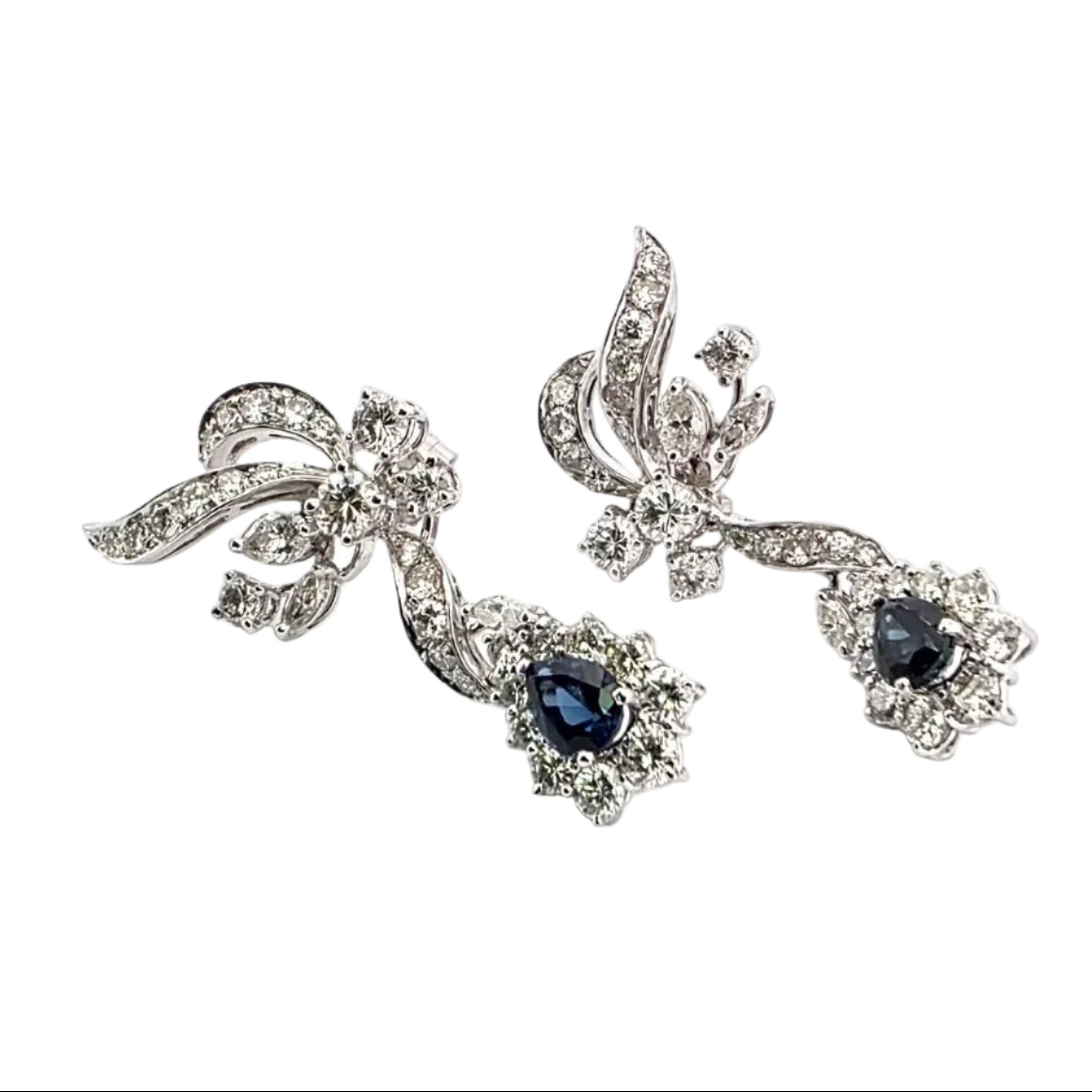 Boucles d'oreilles Pendantes en or blanc, saphirs et diamants
