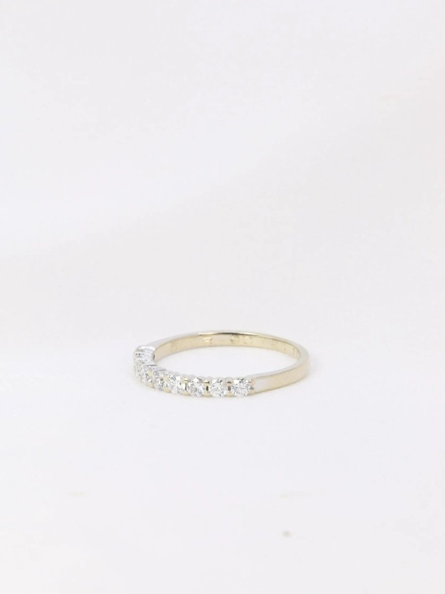 Demi - Alliance américaine en or blanc et diamants 0,36 ct - Castafiore