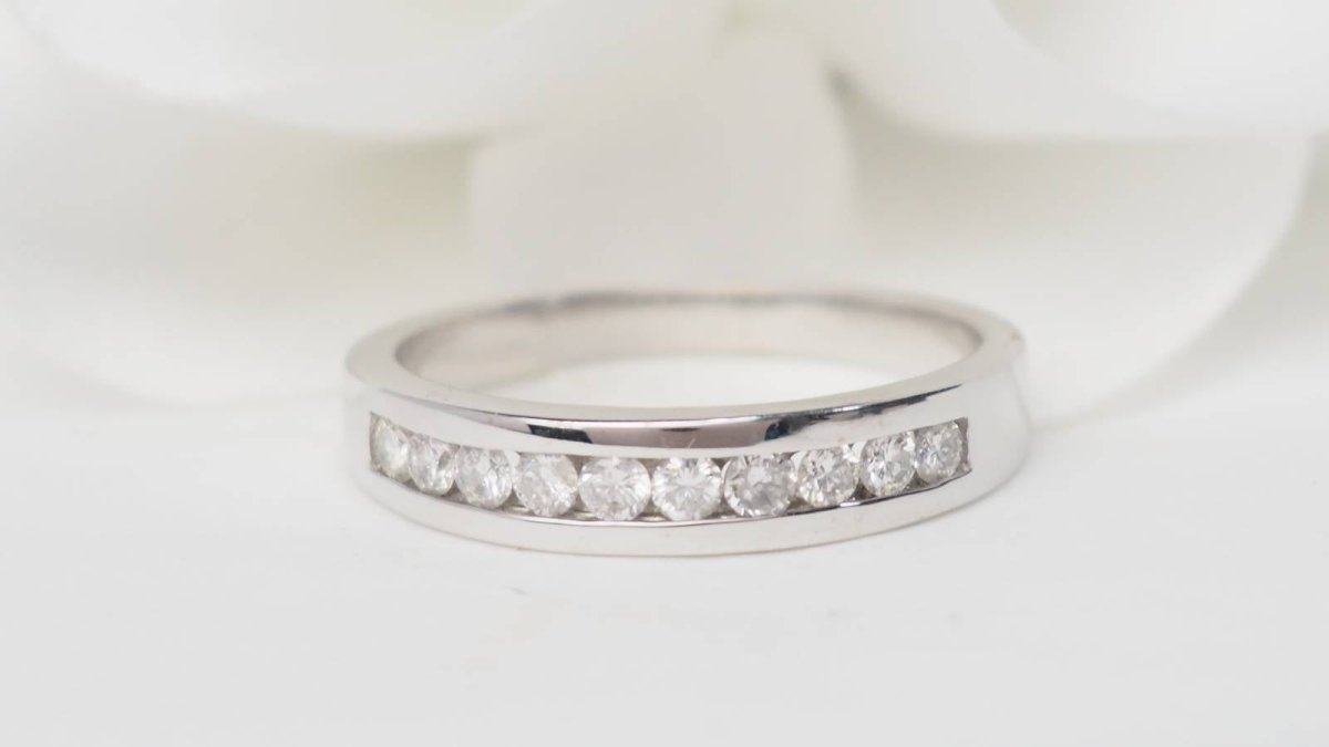 Demi alliance en or blanc et diamants 0.25ct - Castafiore