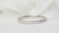 Demi alliance en or blanc et diamants 0.25ct - Castafiore