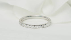 Demi alliance en or blanc et diamants 0.25ct - Castafiore