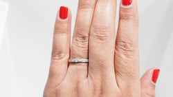 Demi alliance en or blanc et diamants 0.50ct - Castafiore