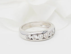 Demi alliance en or blanc et diamants 1.05ct - Castafiore