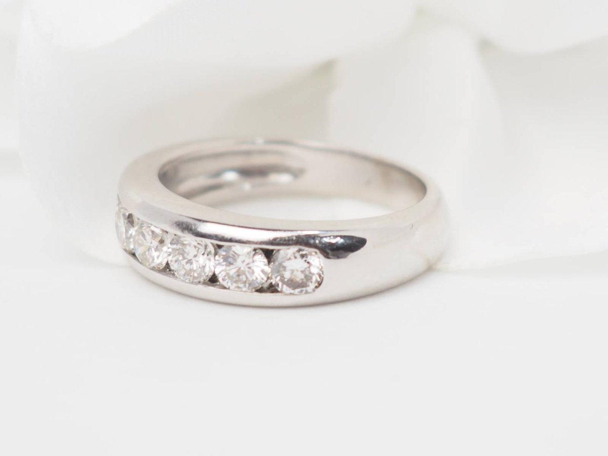 Demi alliance en or blanc et diamants 1.05ct - Castafiore