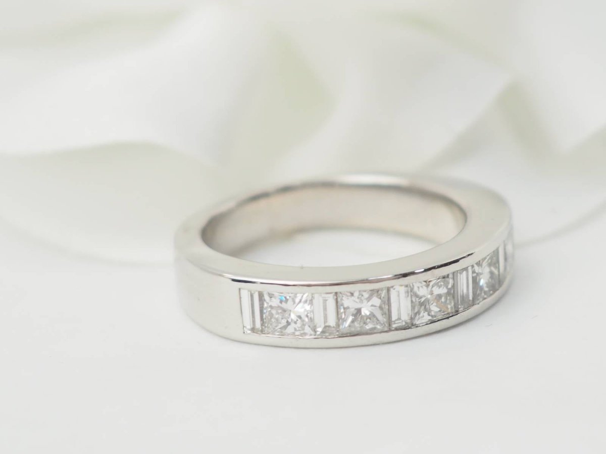 Demi alliance en or blanc et diamants 1.06cts - Castafiore