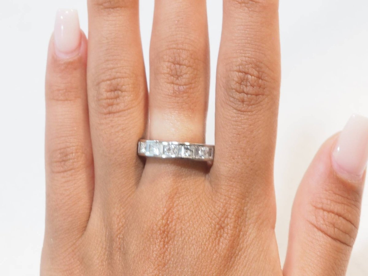 Demi alliance en or blanc et diamants 1.06cts - Castafiore