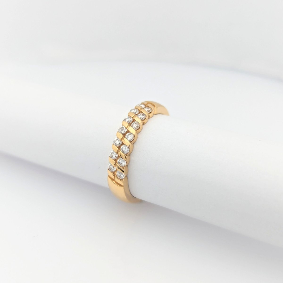 Demi alliance en or jaune et diamants - Castafiore