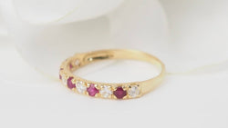Demi alliance en or jaune, rubis et diamants - Castafiore