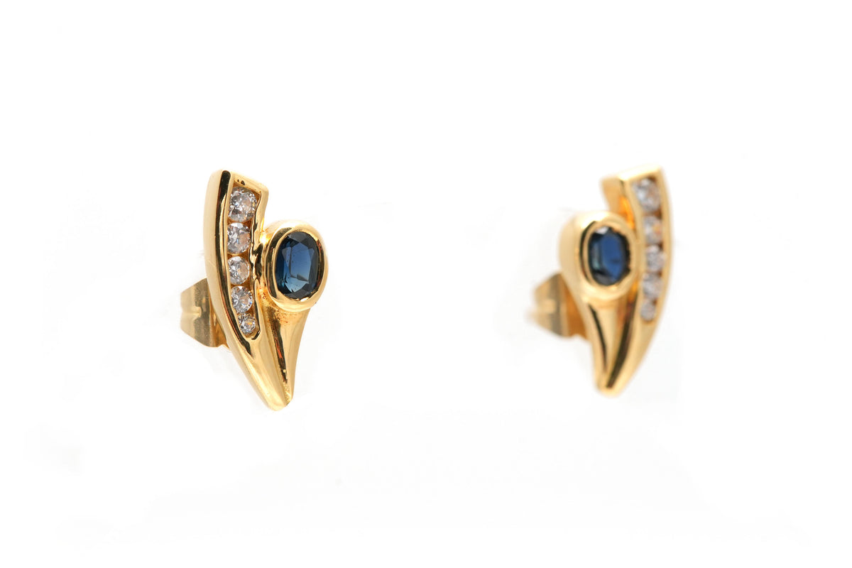 Boucles d'oreilles Puces en or jaune, saphirs et diamants
