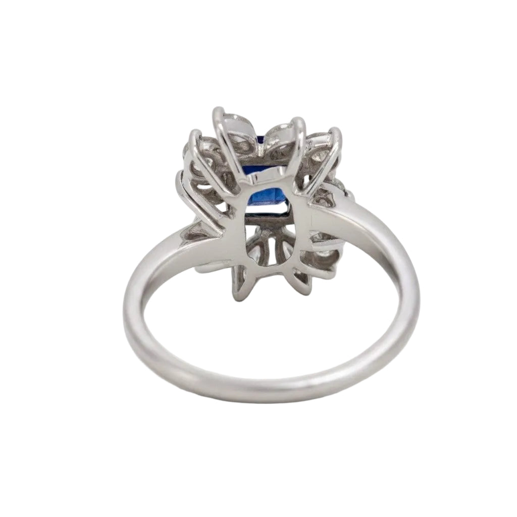 Bague Marguerite en or blanc, saphir et diamants