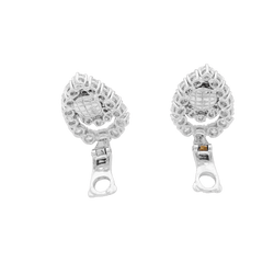 Boucles d'oreilles Boucheron en platine et diamants.