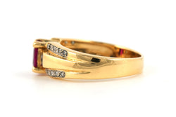 Bague en or jaune, rubis et diamants