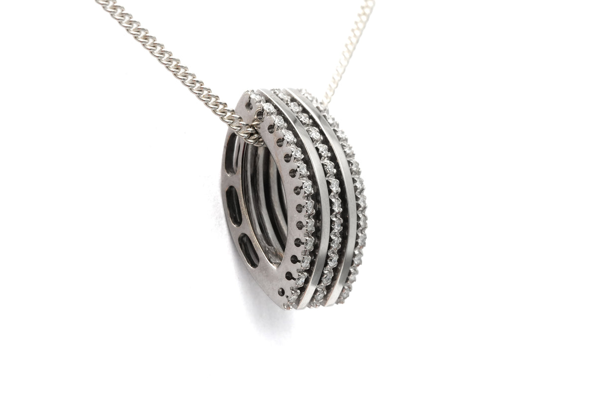 Pendentif en or blanc et diamants