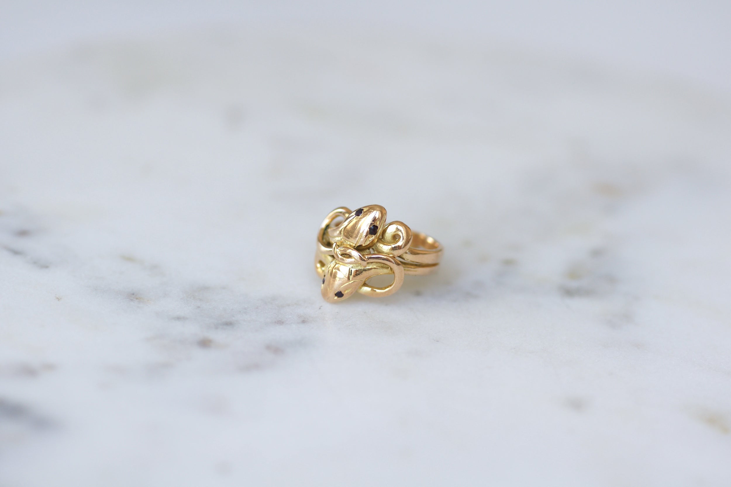 Bague Jonc en or jaune, or rose, et rubis
