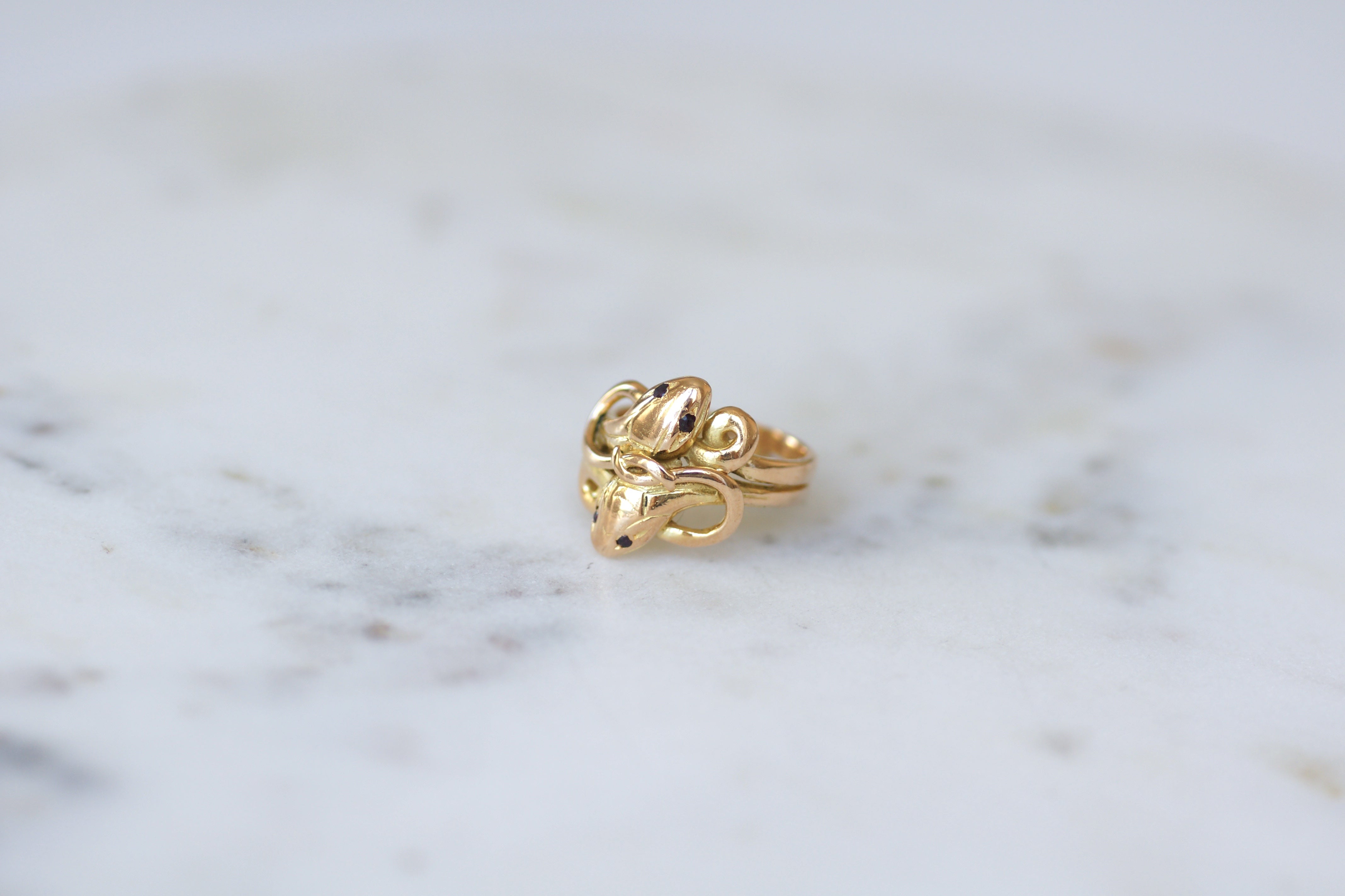 Bague Jonc en or jaune, or rose, et rubis