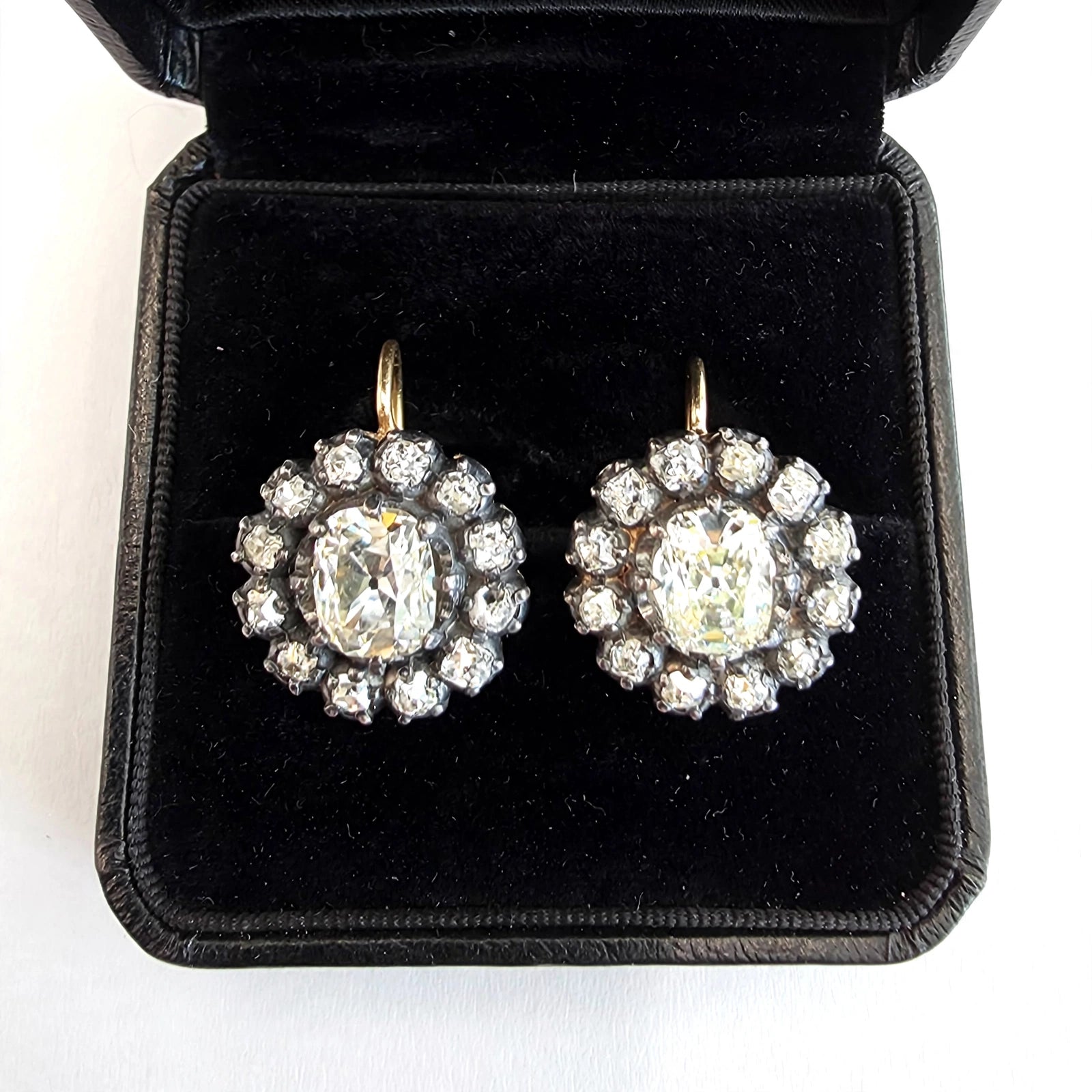 Boucles d'oreilles Dormeuses en or jaune, platine et diamants