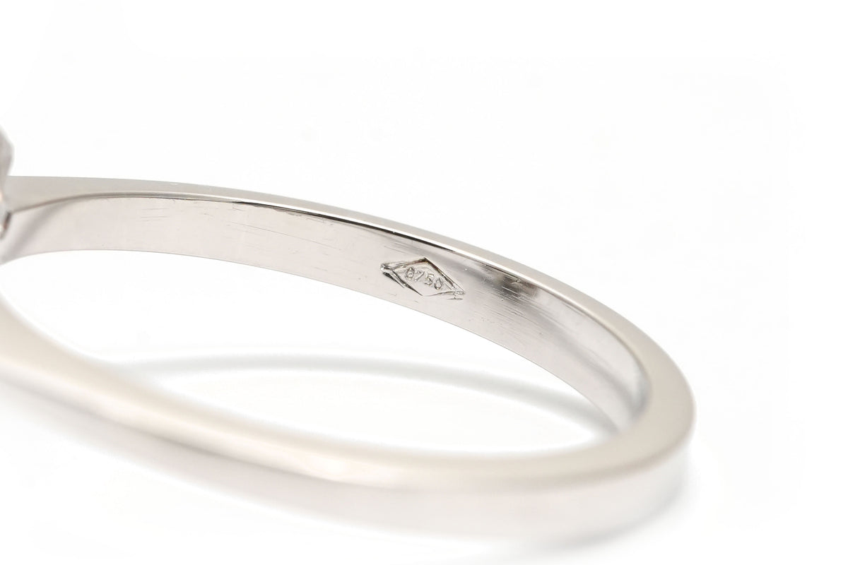 Bague Entourage en or blanc, émeraude et diamants