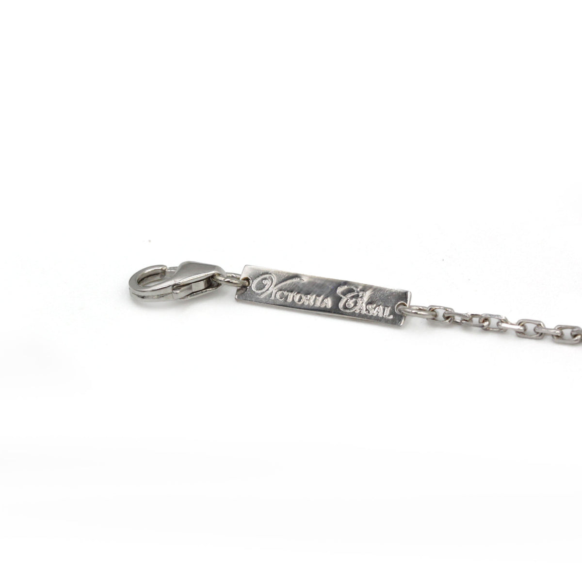 Bracelet VICTORIA CASAL "Étiquette" en or blanc, nacre et diamants