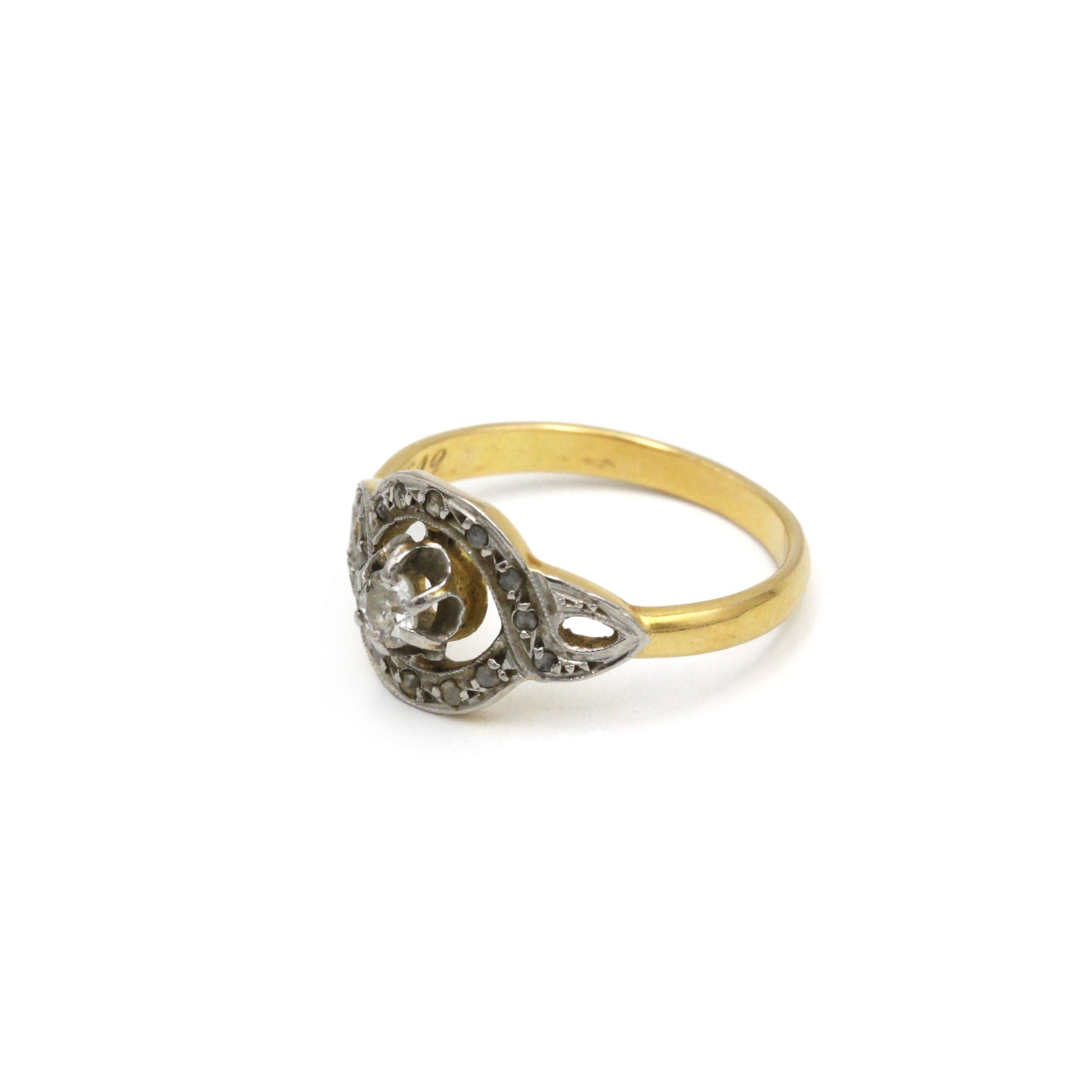 Bague en or jaune, platine et diamants