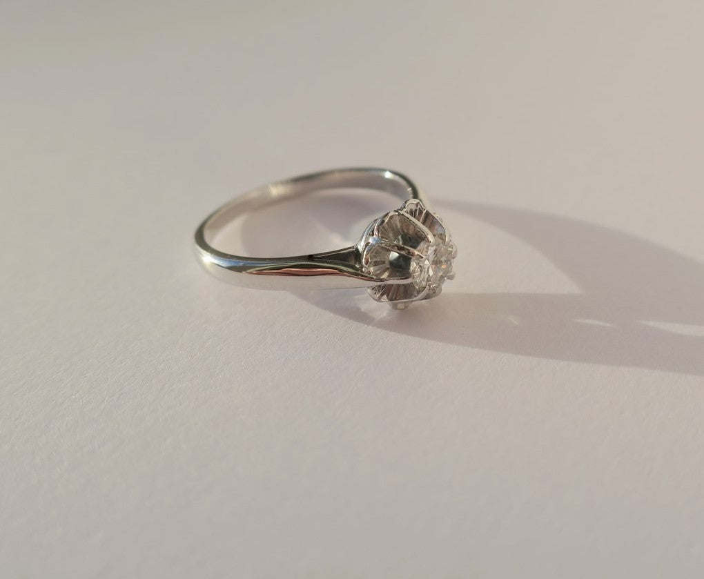 Bague Solitaire en or blanc, platine, et diamant