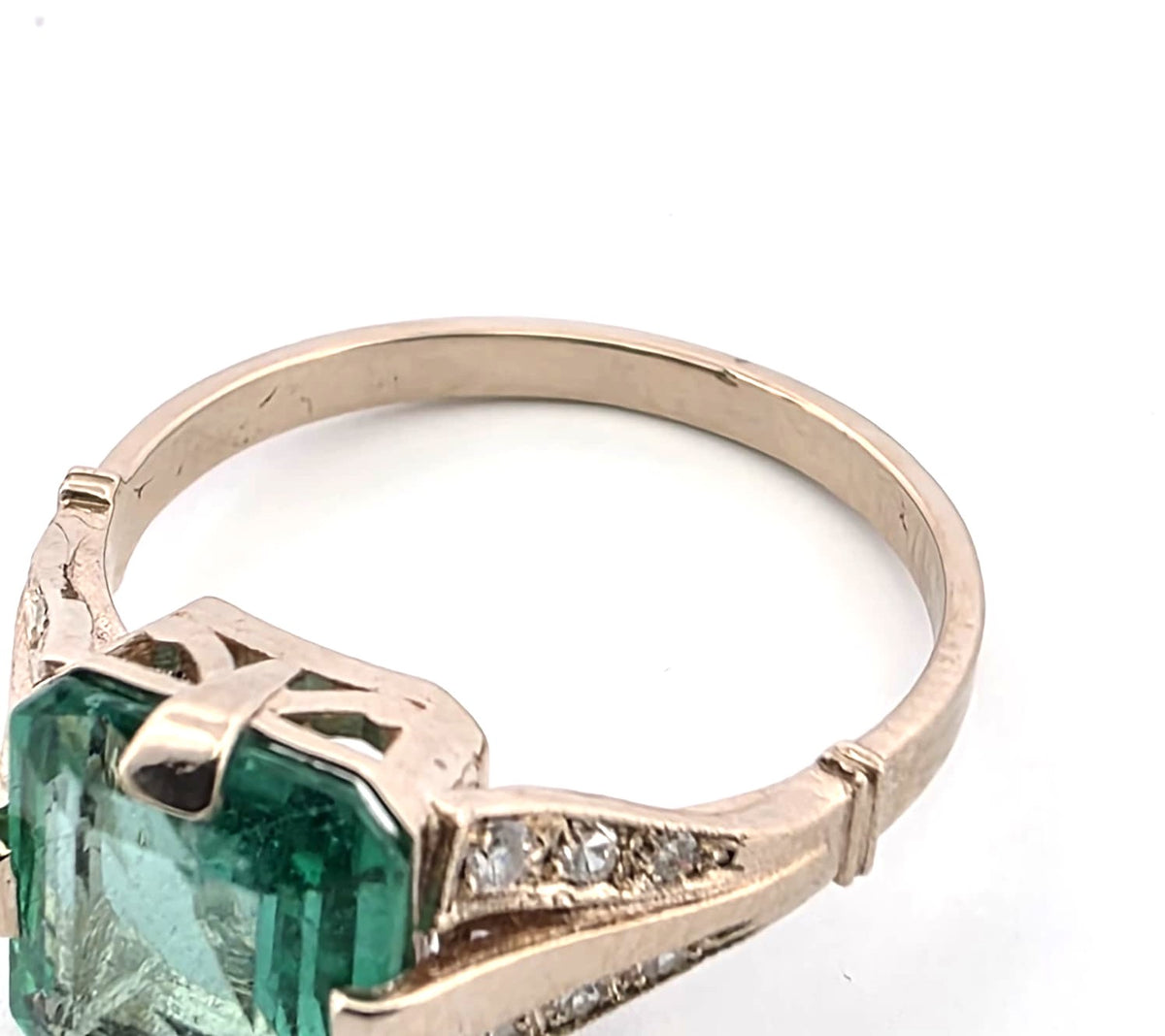 Bague Solitaire en or blanc, émeraude et diamants