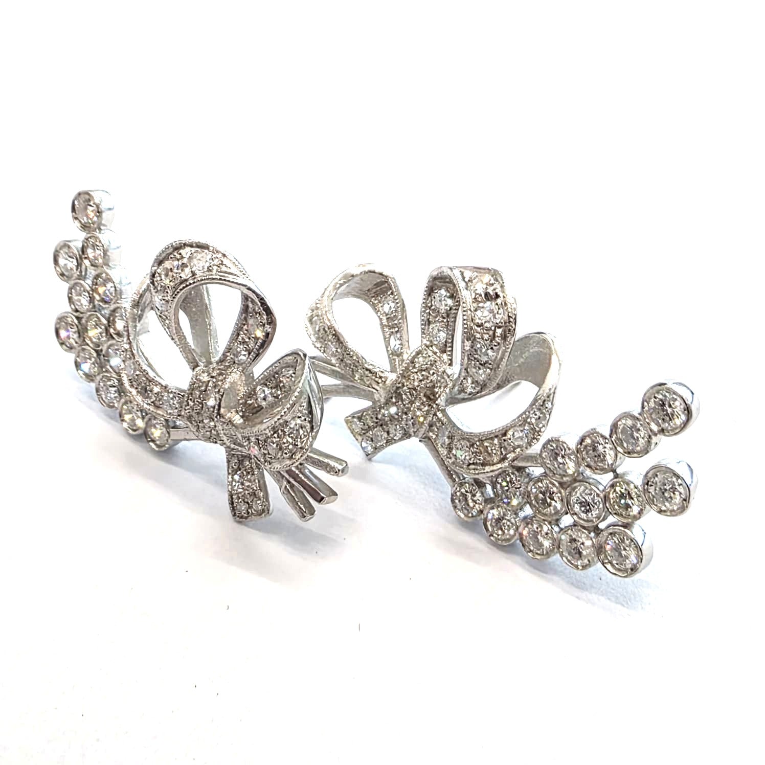 Boucles d'oreilles Puces en platine et diamants