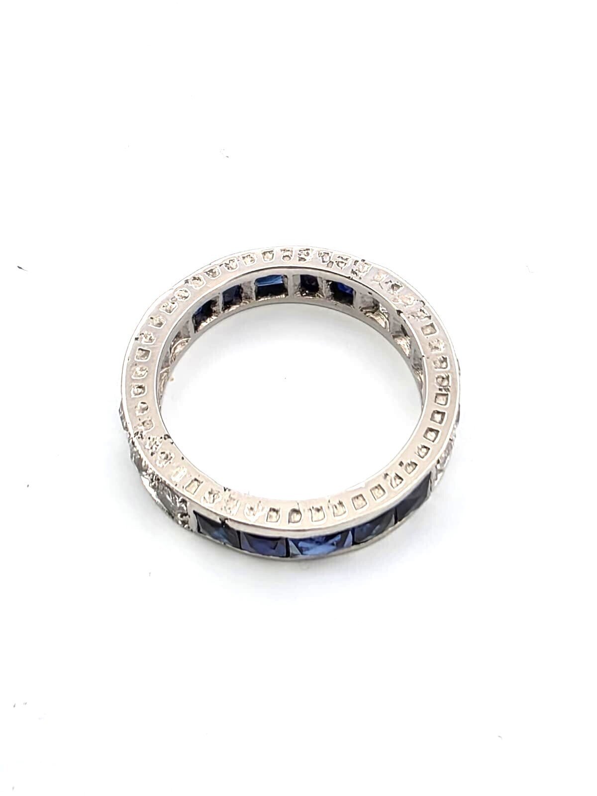 Bague Alliance en or blanc, saphirs et diamants