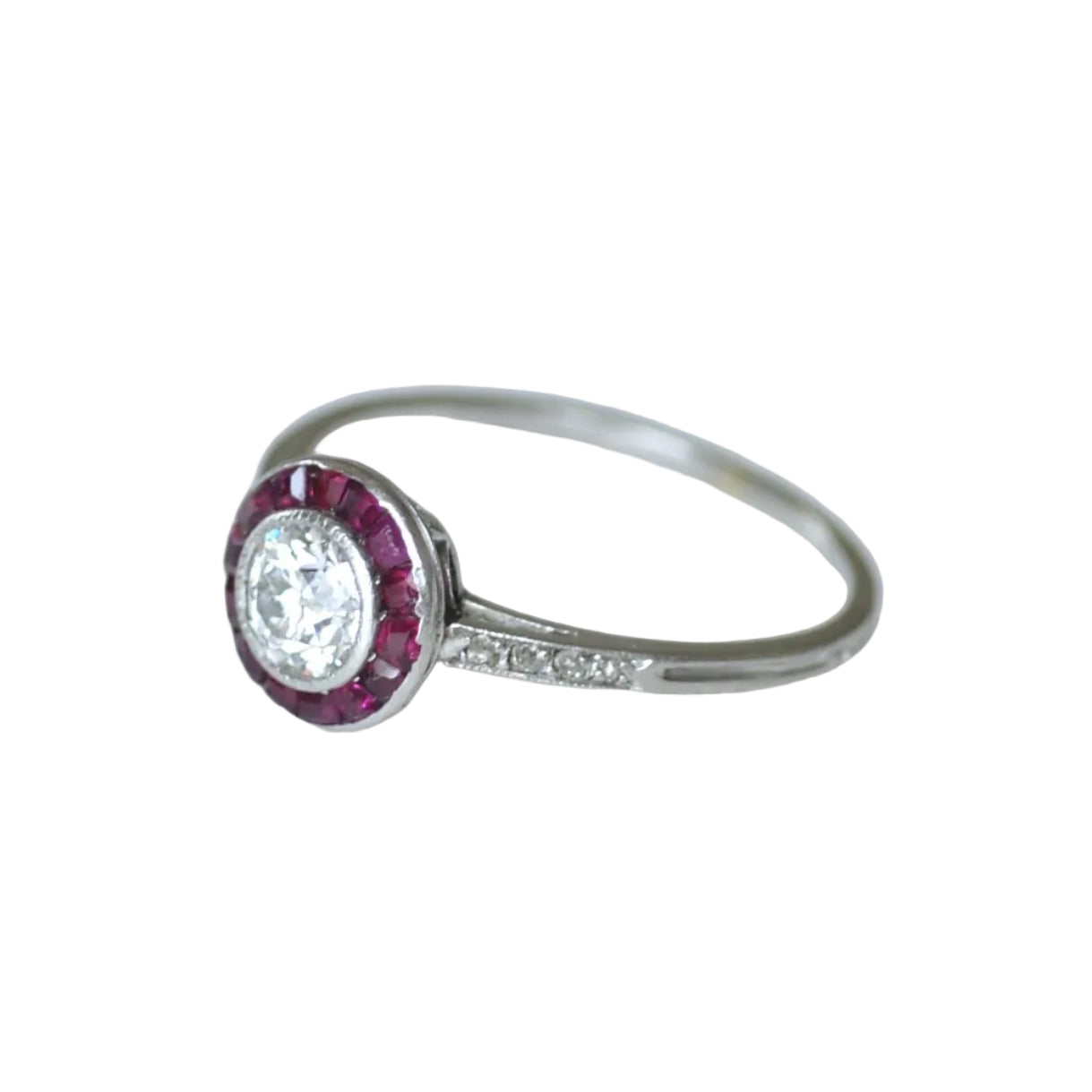 Bague Entourage en or blanc, rubis et diamants