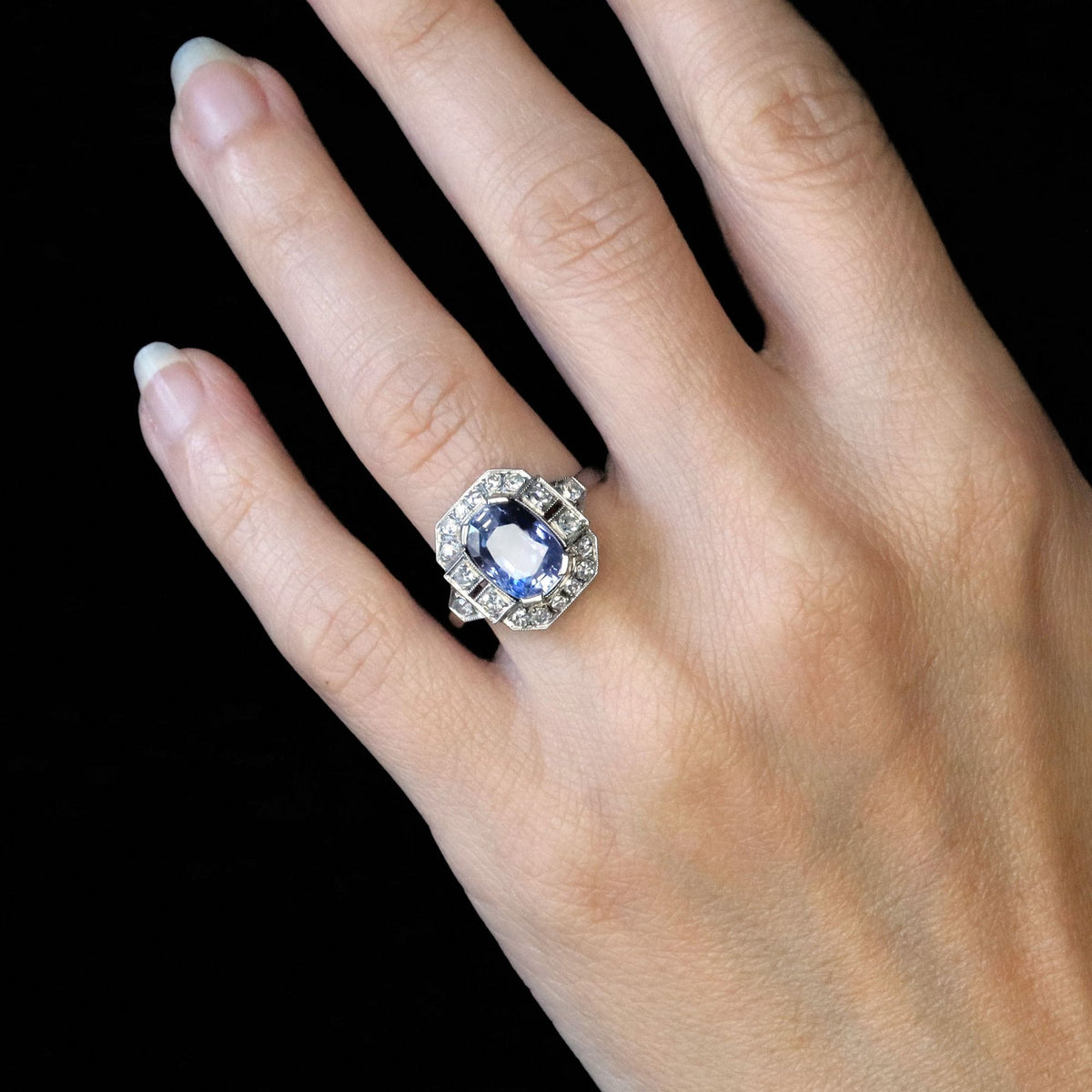 Bague Entourage en platine, saphir et diamants