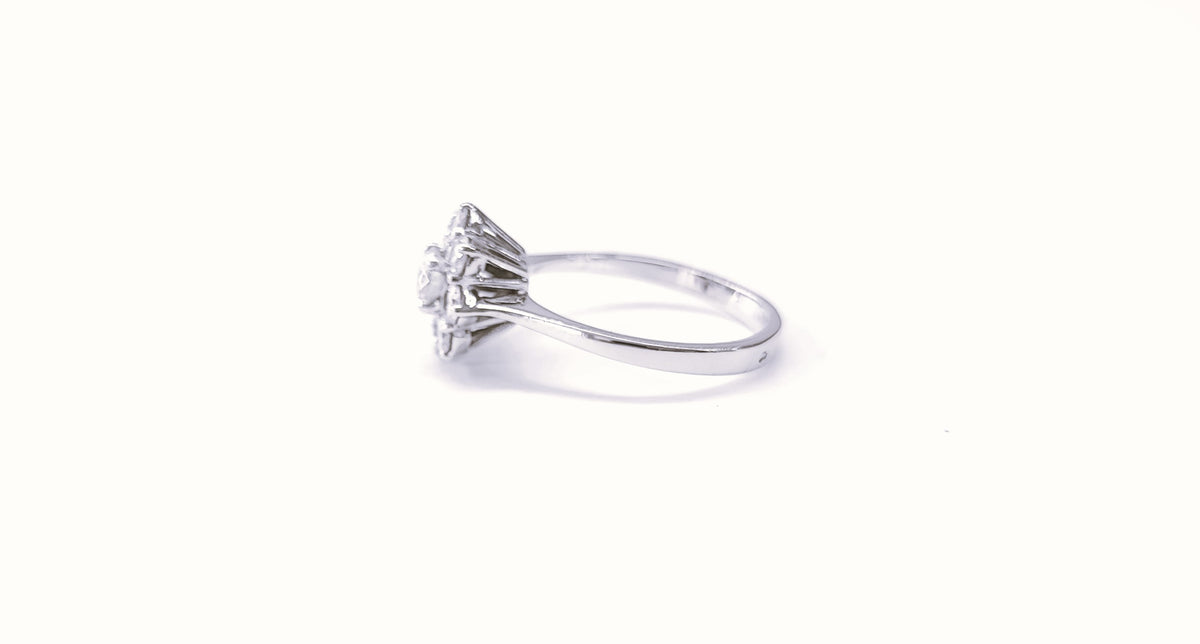 Bague Marguerite en or blanc et diamants
