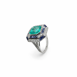 Bague Cocktail en or blanc, émeraude, saphirs et diamants