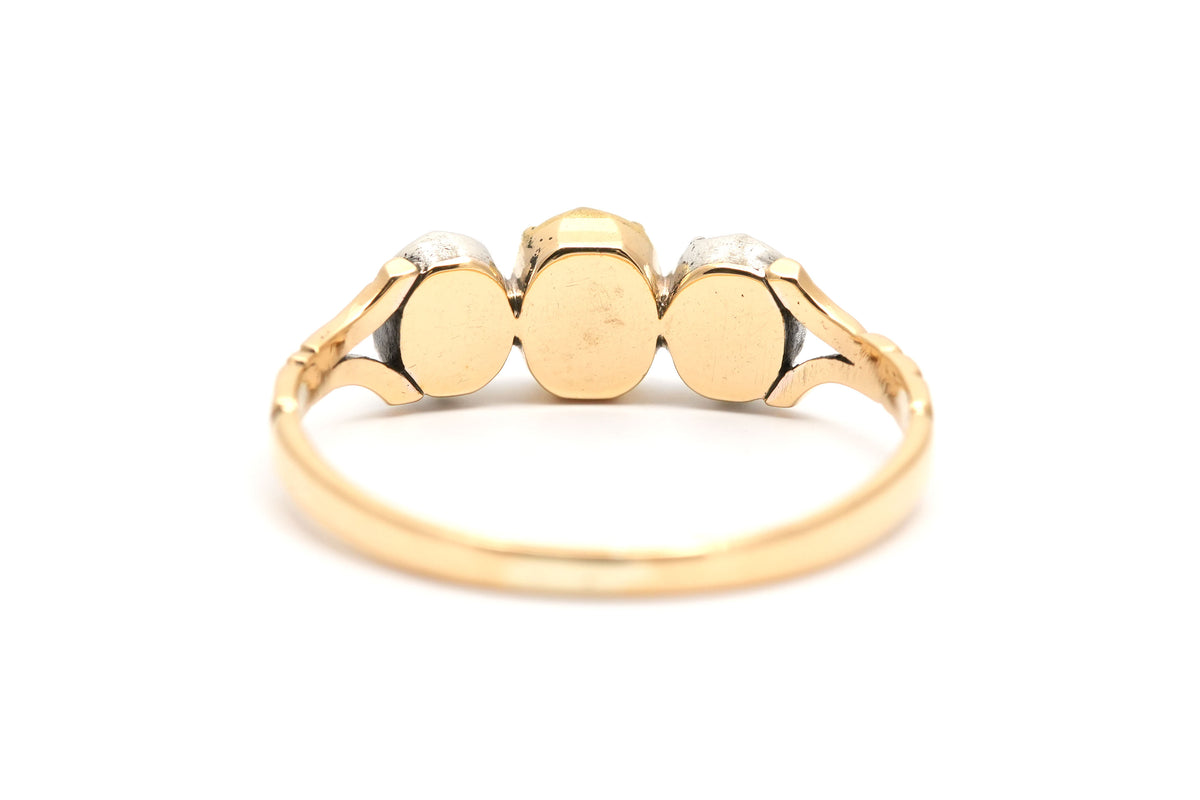 Bague Trilogie en or jaune, rubis et diamants