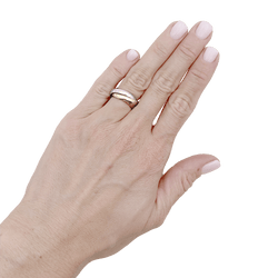 Bague Cartier, modèle "Trinity", trois tons d'or.